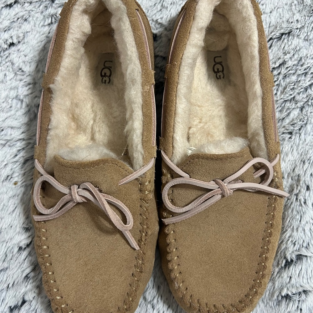 UGG moccasin’s size 8